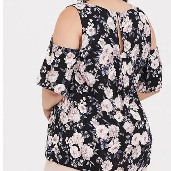 Torrid Black Floral Textured Woven With Eyelet Trim Cold Shoulder Top Size 1 - Picture 15 of 15